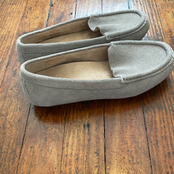 Vionic suede loafers. Size 6. - Picture 2 of 4